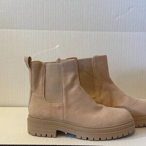 Gianni Bini Suede Leather tan boot . Size 8m   never worn.